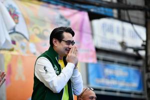 BIB: 142
                            <button type="button" onclick="openModal(21897725)" class="btn btn-primary btn-sm float-right btn-popup" data-toggle="modal" data-target=".modal-high-quality">
                        <i class="fas fa-shopping-cart"></i> Add to Cart
                    </button>
                                            <button type="button" onclick="isThisMe(21897725, true)" class="btn btn-success btn-sm float-right btn-popup btn-isme hidden" data-toggle="tooltip" data-placement="bottom" title="นี่คือรูปของคุณใช่ไหม คลิกที่นี่เพื่อเอาเข้าอัลบั้ม">
                        <i class="fas fa-plus"></i> Add to album
                    </button>
                    <button type="button" onclick="isThisMe(21897725, false)" class="btn btn-warning btn-sm float-right btn-popup btn-isnotme hidden">
                        <i class="fas fa-ban"></i> Remove from album
                    </button>